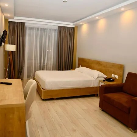 Amber Albania מלון 4*