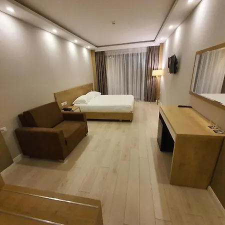 ホテル Amber Albania 4*